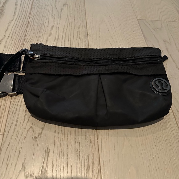 Lululemon pouch /belt bag in black nylon - Picture 1 of 5